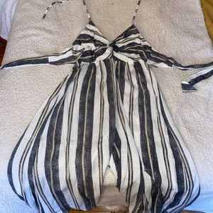 Cute spring time romper/ jumpsuit